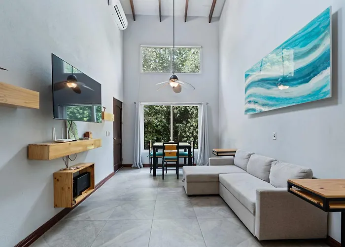 Сasa de vacaciones 5 Min Walkable Beach, Pool, Relax & Slow Down *