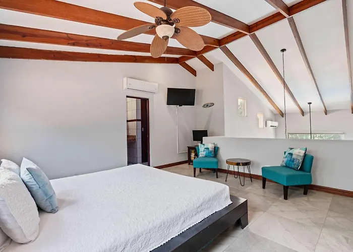 Сasa de vacaciones 5 Min Walkable Beach, Pool, Relax & Slow Down Potrero (Guanacaste)
