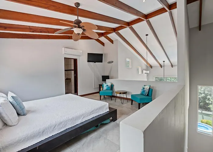 Сasa de vacaciones 5 Min Walkable Beach, Pool, Relax & Slow Down *