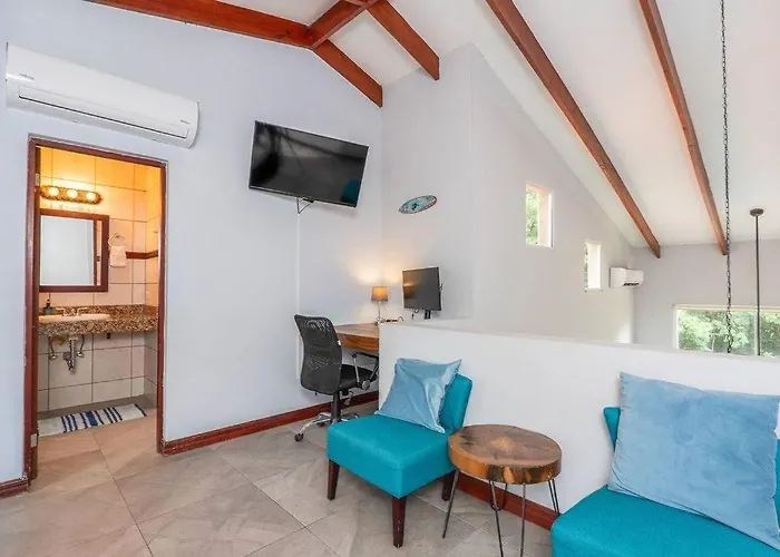Сasa de vacaciones 5 Min Walkable Beach, Pool, Relax & Slow Down Potrero (Guanacaste)