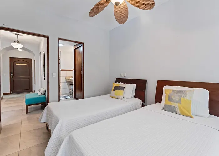 Сasa de vacaciones 5 Min Walkable Beach, Pool, Relax & Slow Down Potrero (Guanacaste)