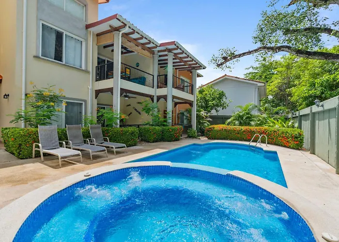 Сasa de vacaciones 5 Min Walkable Beach, Pool, Relax & Slow Down Potrero (Guanacaste)